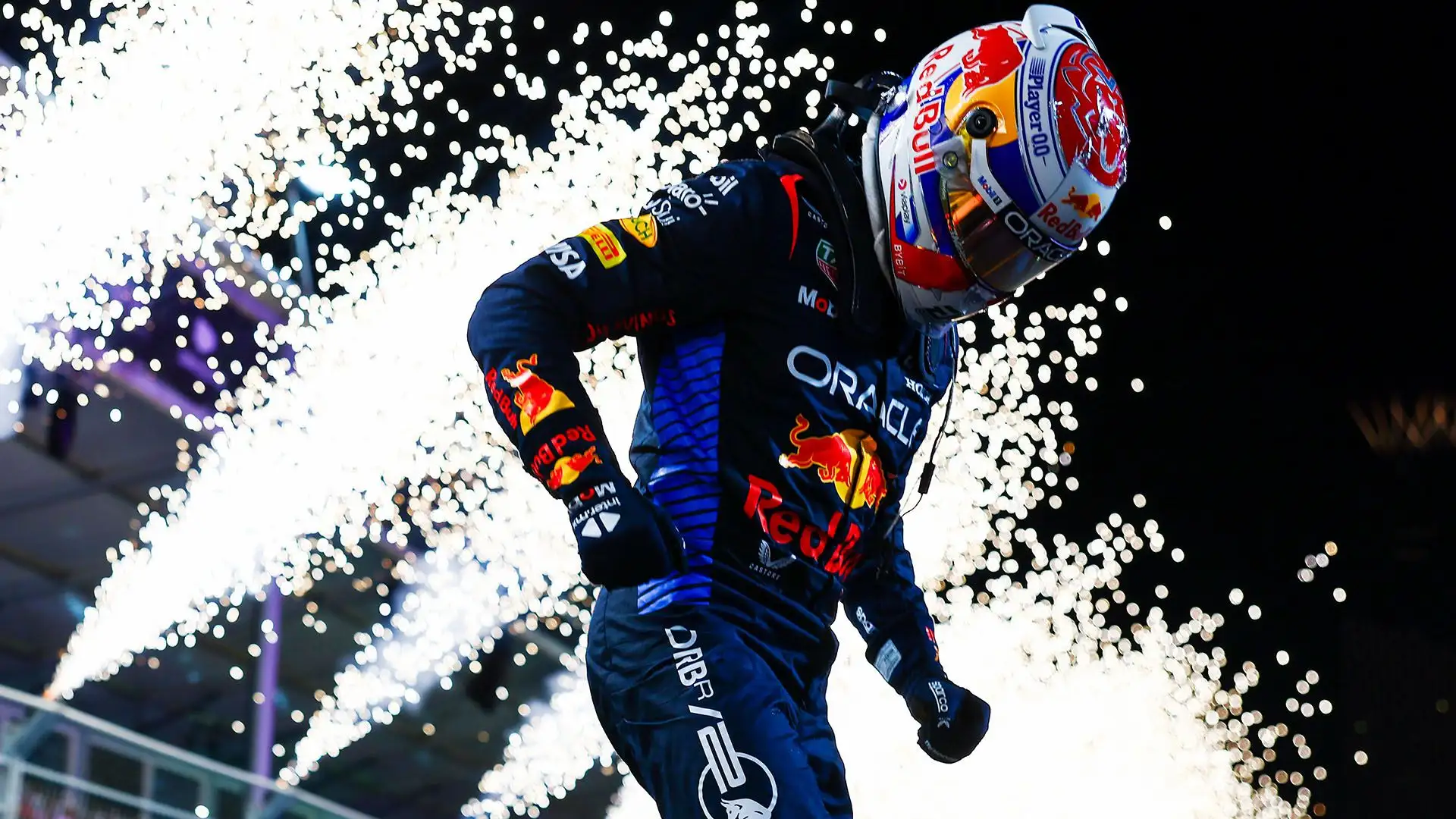 "Hai un contratto molto buono alla Red Bull, magari potrebbe essere più alto alla Mercedes ma chi lo sa?", si è chiesto Fisichella