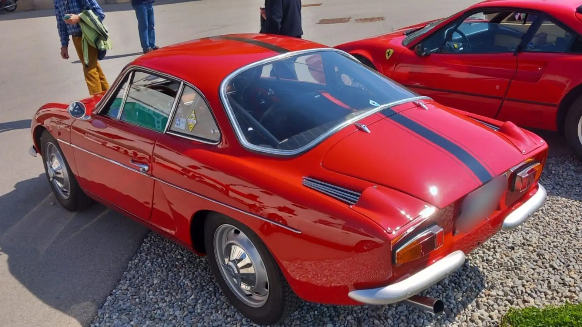 Venne introdotto il motore a cinque alberi a gomito derivato dalla Renault 8 