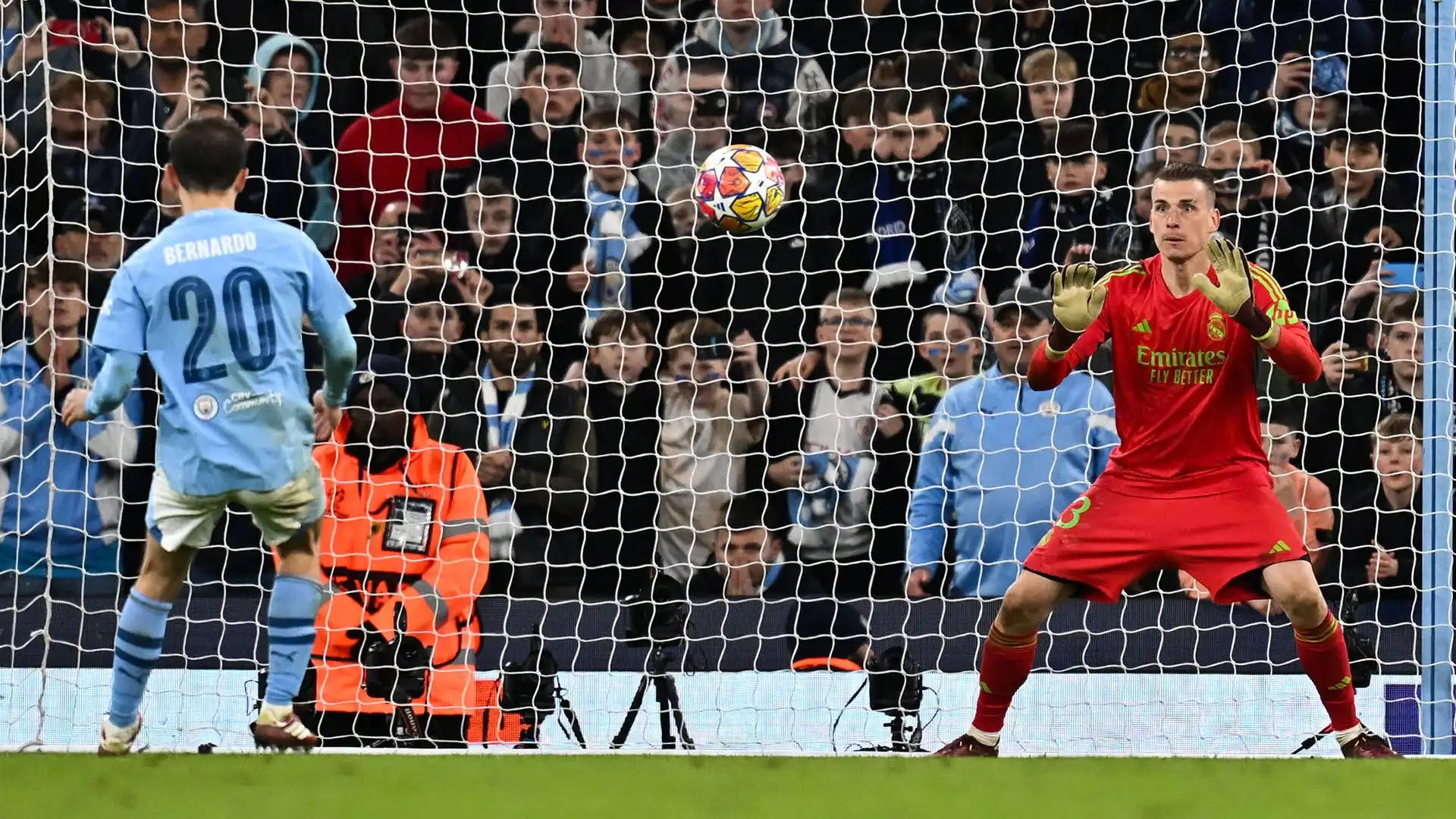 Da terzo portiere a eroe del Real Madrid: le foto del magico Lunin
