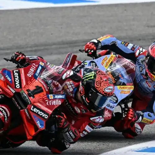 MotoGP Spagna: pazzesco Bagnaia, piegato Marc Marquez. Martin va ko