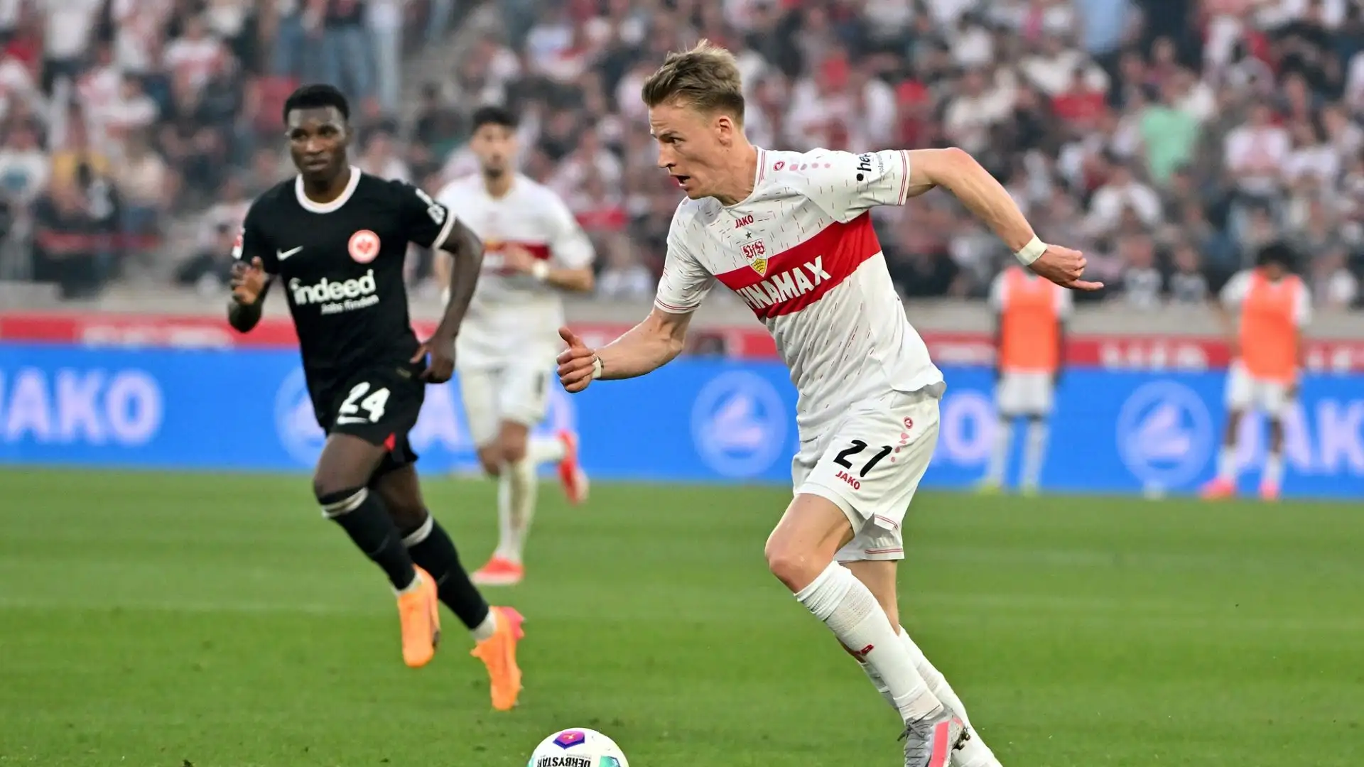 Führich è stato tra i migliori giocatori dello Stoccarda, ed ha giocato 29 partite di campionato, segnando 7 reti e realizzando 7 assist