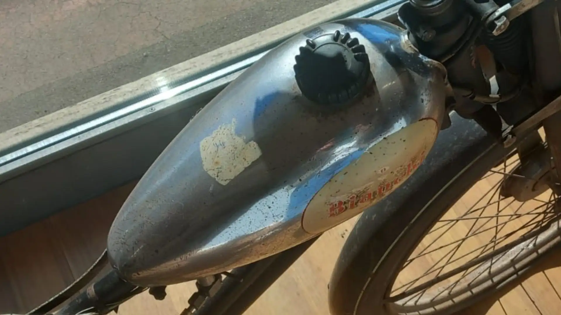 Nel 1914 ha prodotto 45.000 biciclette, 1.500 moto e 1.000 automobili