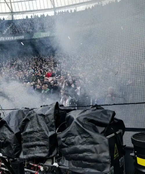 Caos a Rotterdam, pompieri in campo: le foto