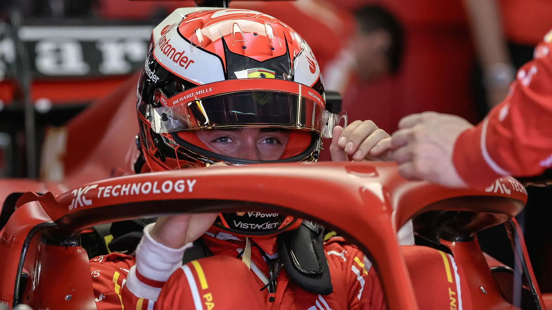 "Certo è veloce, velocissimo, ma chi ha vinto un GP con la Rossa lo scorso anno non è stato lui", ha detto Villeneuve facendo riferimento a Carlos Sainz