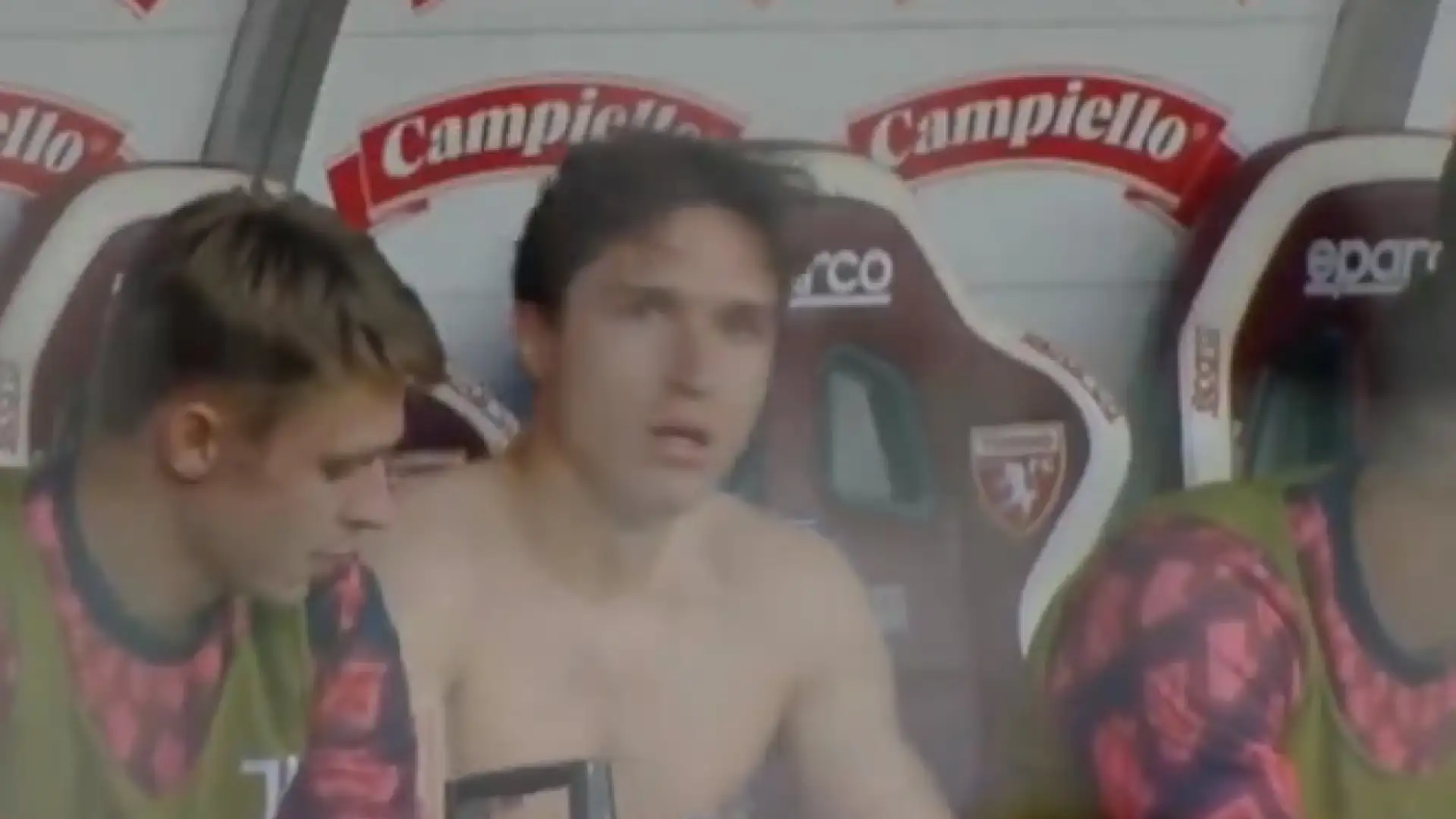 Poi furente si è lamentato: "Sono sempre il primo cambio", è il labiale colto dalla telecamere DAZN