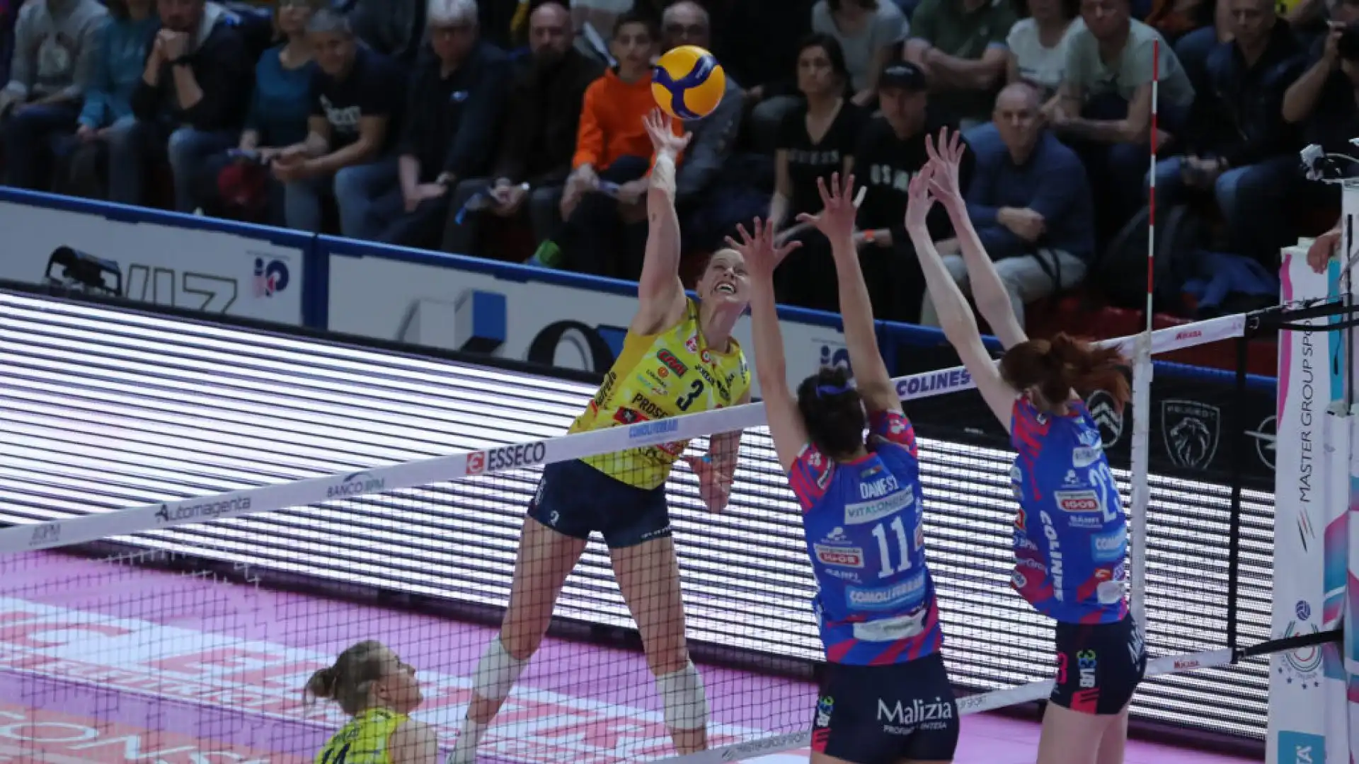 Prima sconfitta stagionale per le campionesse d'Italia.