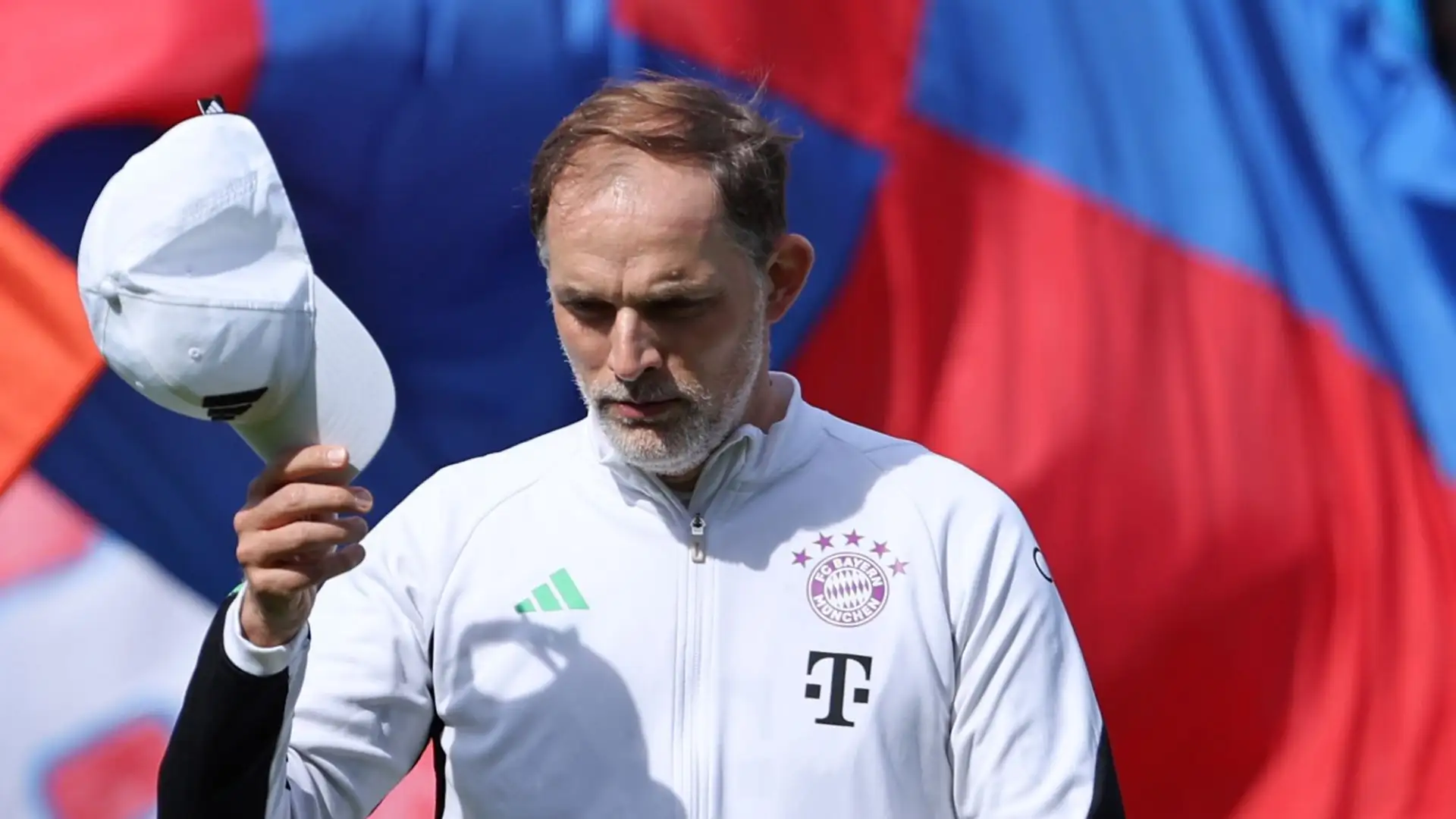 "La decisione di confermare Tuchel è sbagliata, mi aspettavo che succedesse qualcosa dopo le ultime sconfitte imbarazzanti", ha detto a Welt Tv