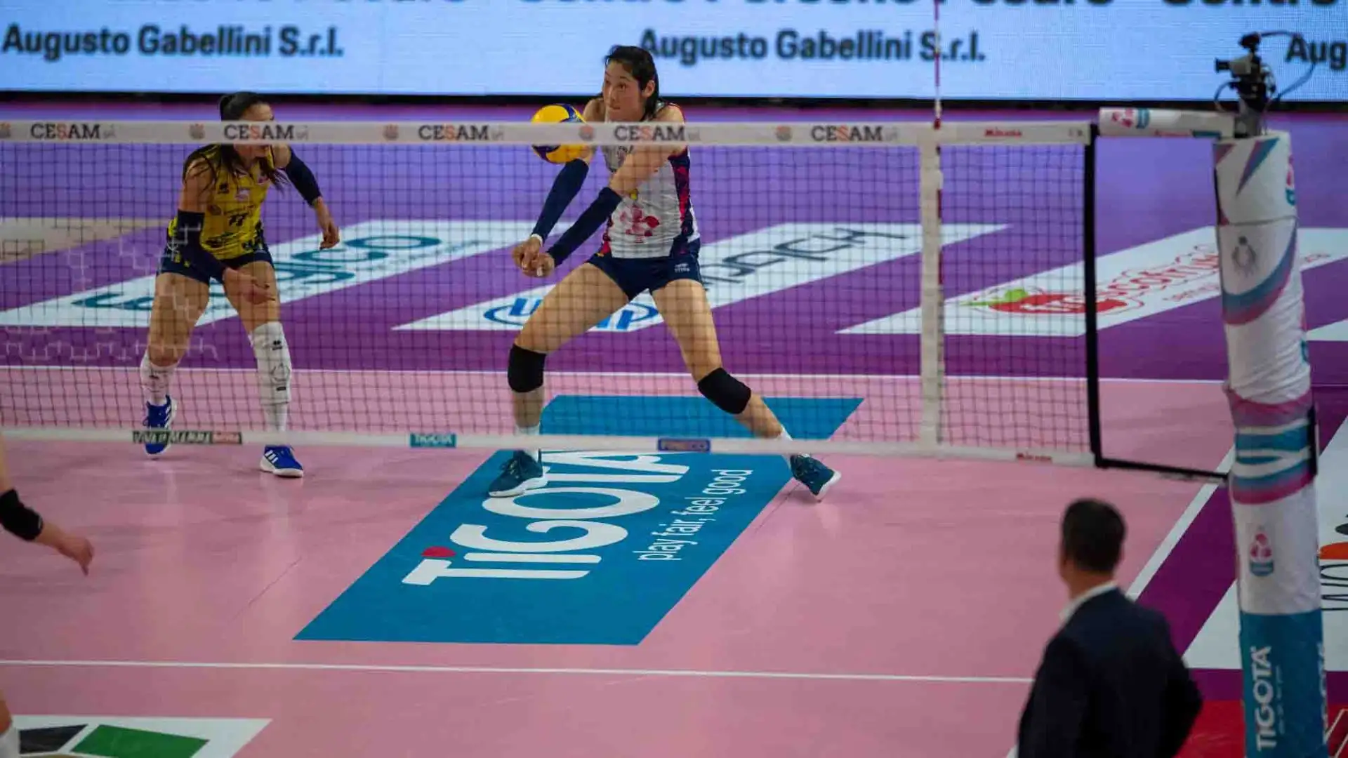 Anche Zhou è pronta a fare la sua parte in attacco.