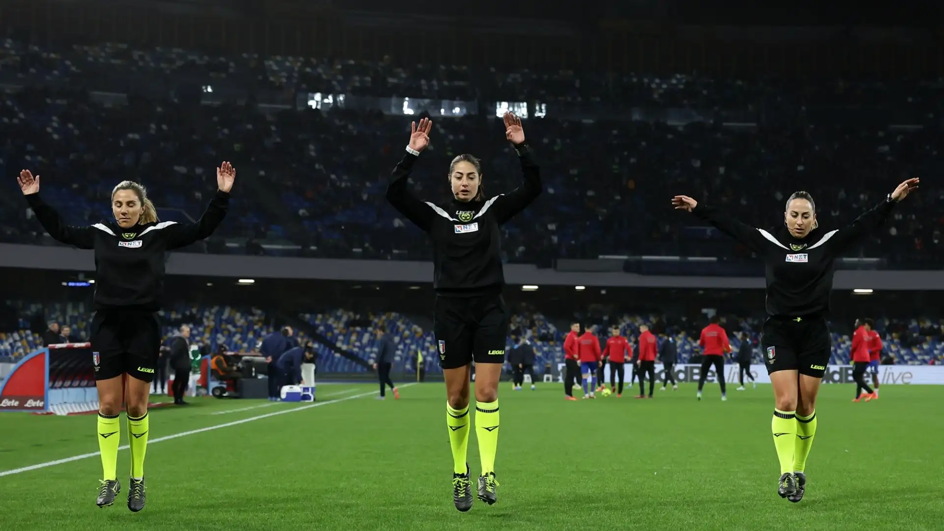 La terna aveva già diretto insieme gli uomini in Serie B e in Coppa Italia, e ora fa il suo esordio nel massimo campionato italiano