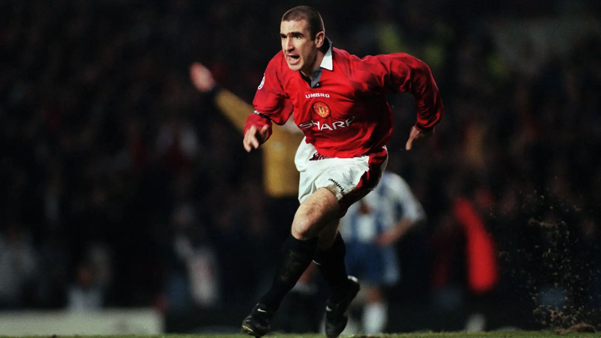 2- Eric Cantona (Leeds, Manchester United): uno dei calciatori più iconici di sempre
