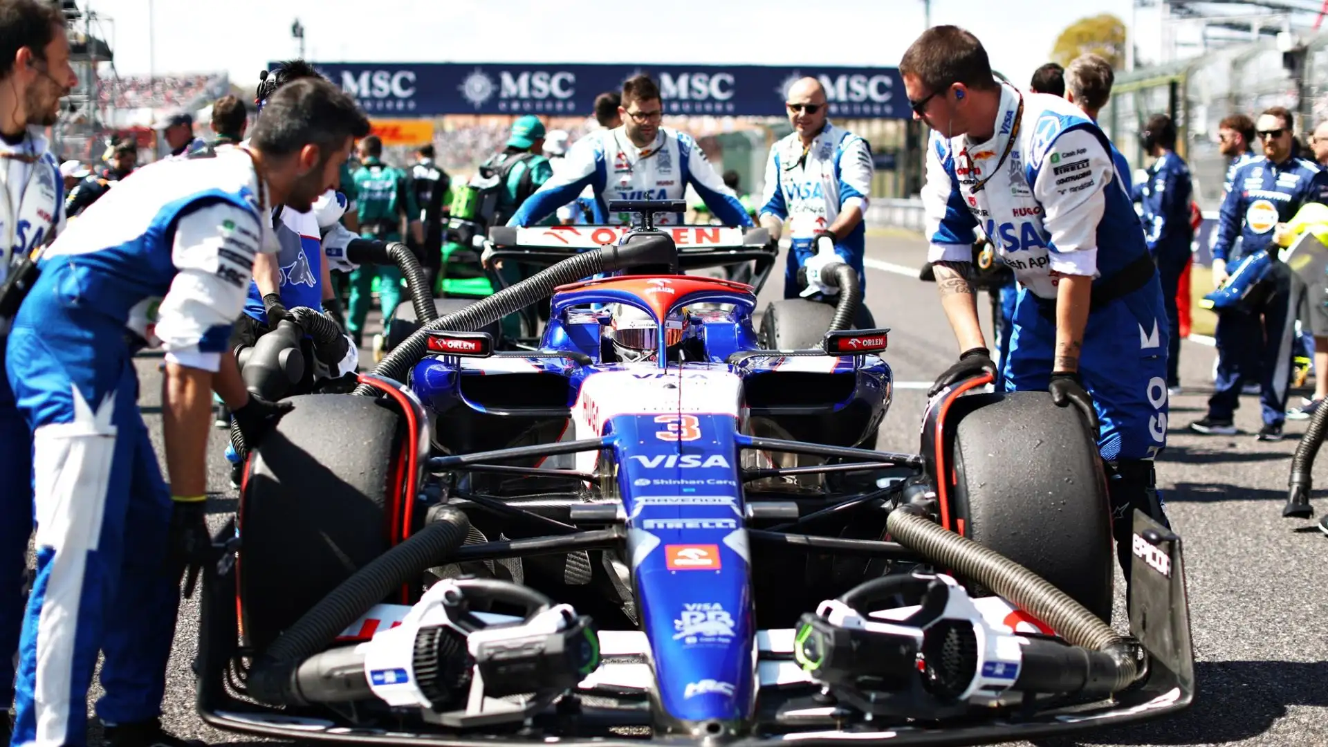 Il promettente neozelandese, membro del  Red Bull Junior Team dal 2019, ha già sostituito Ricciardo quando si era infortunato nel 2023