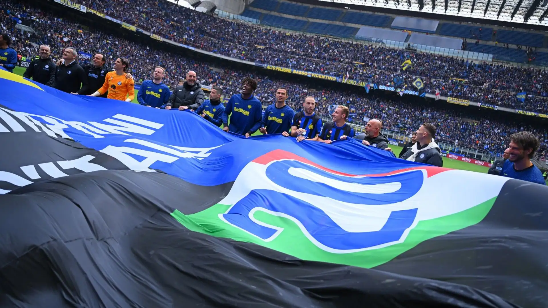 Dopo la vittoria contro il Torino, i nerazzurri hanno festeggiato davanti ai loro tifosi il ventesimo scudetto