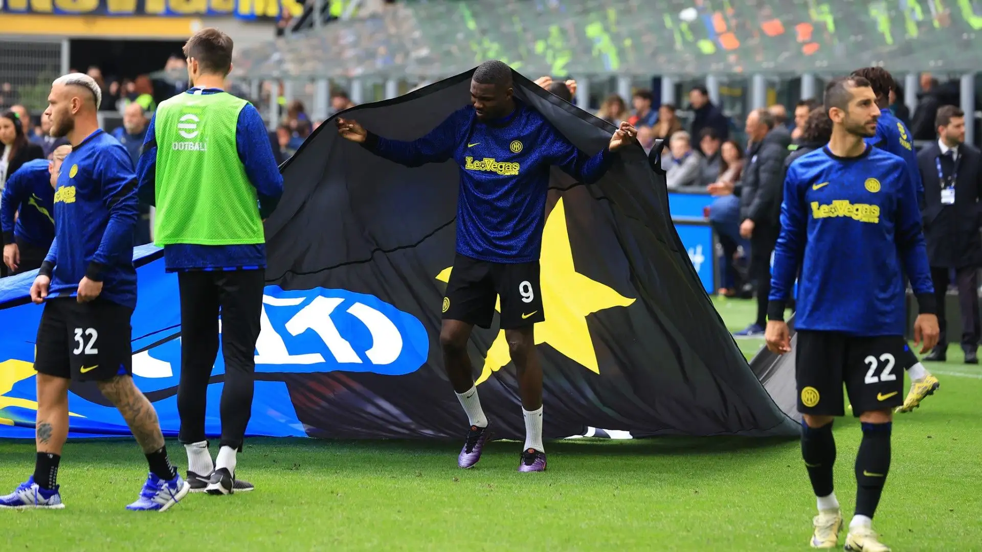 L'Inter dopo la festa in campo è pronta a trasferirsi in centro città
