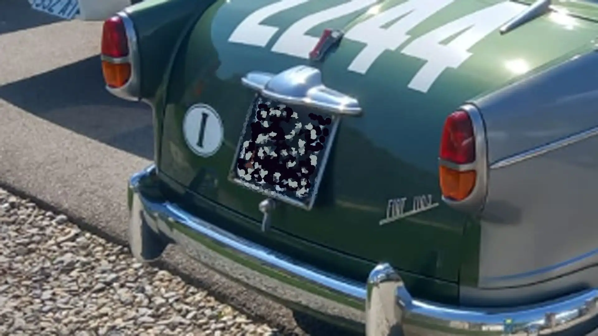 Il posteriore ricorda le finiture tipiche di alcune auto americane