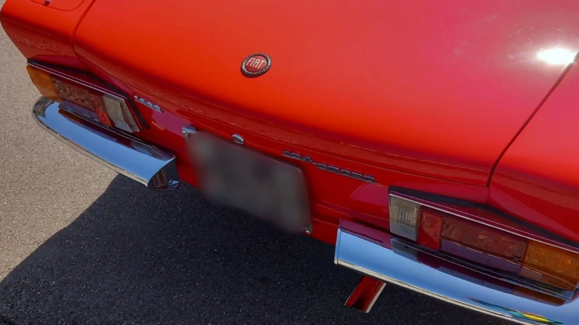La spider fu progettata e anche prodotta da Pininfarina mentre lo stile è opera di Tom Tjaarda
