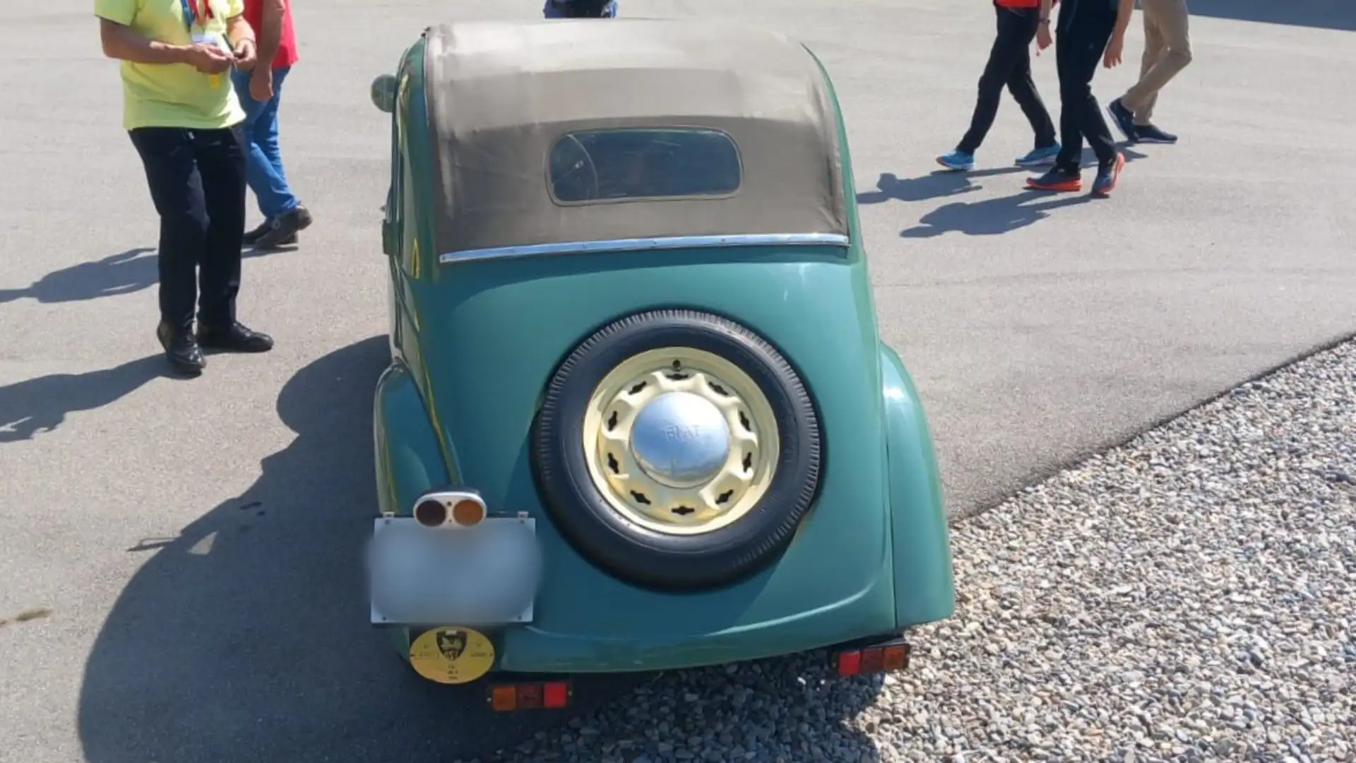 Nacque dall'esigenza di produrre una vettura economica per motorizzare gli italiani
