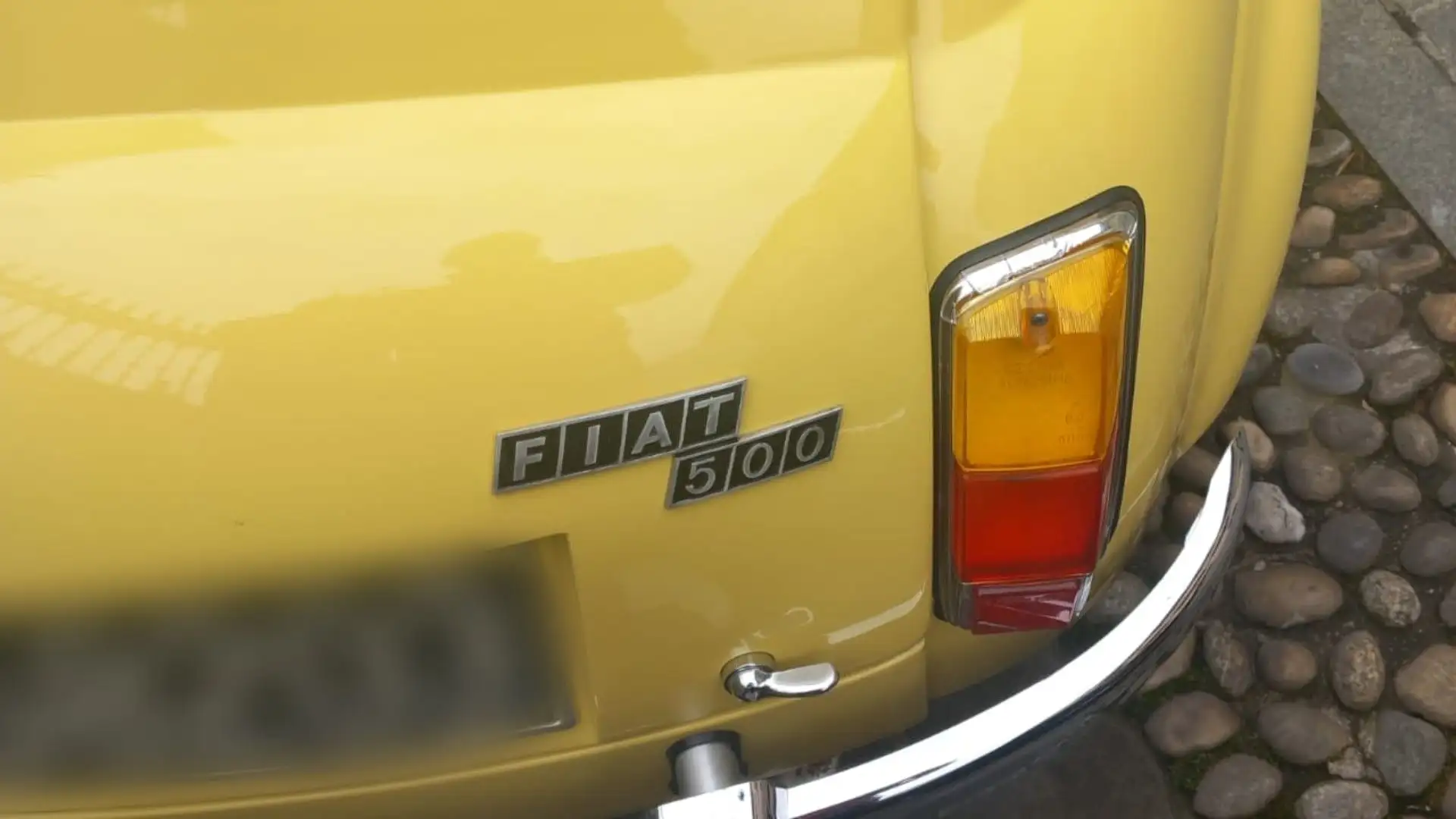 Durante gli anni '50 l'azienda si spostò sulla personalizzazione di carrozzerie speciali  
