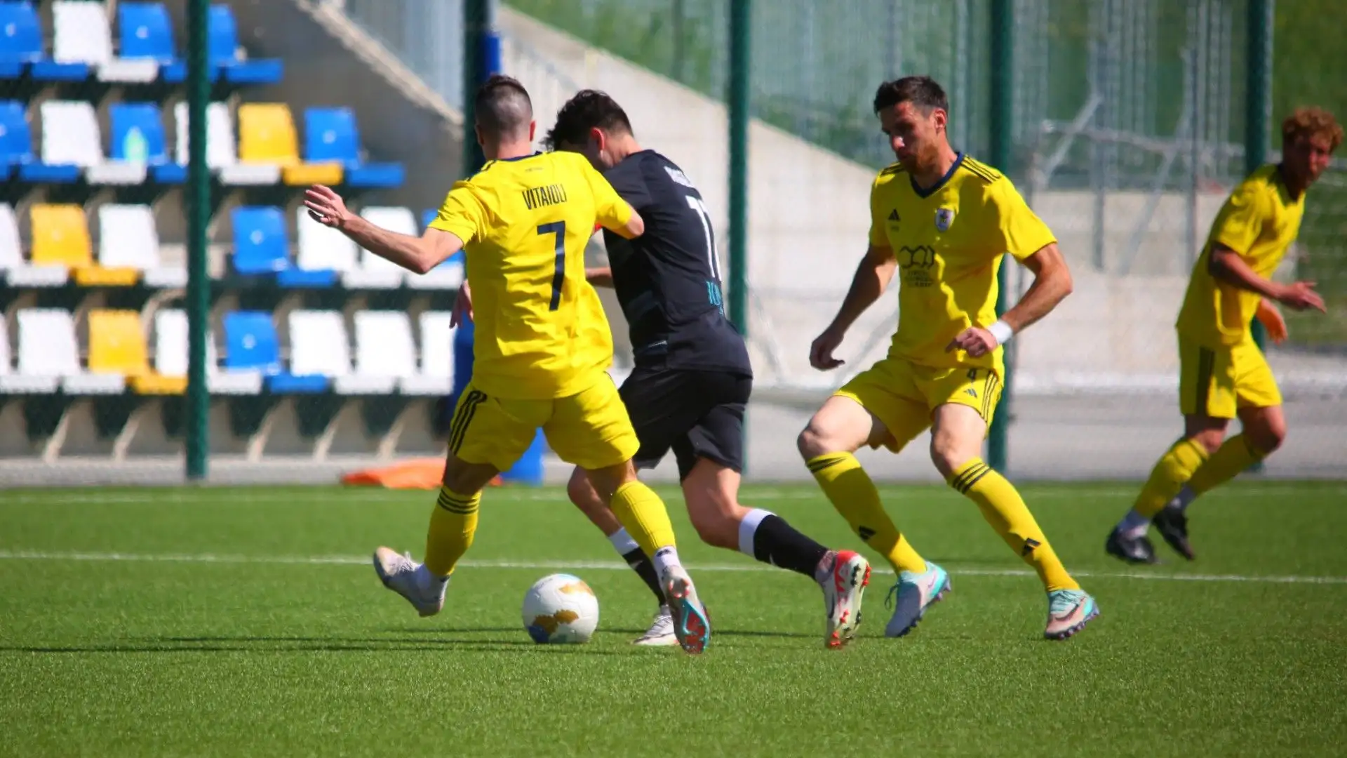 De Zerbi adatta il suo stile in base alle caratteristiche dei giocatori e alle circostanze della partita.
