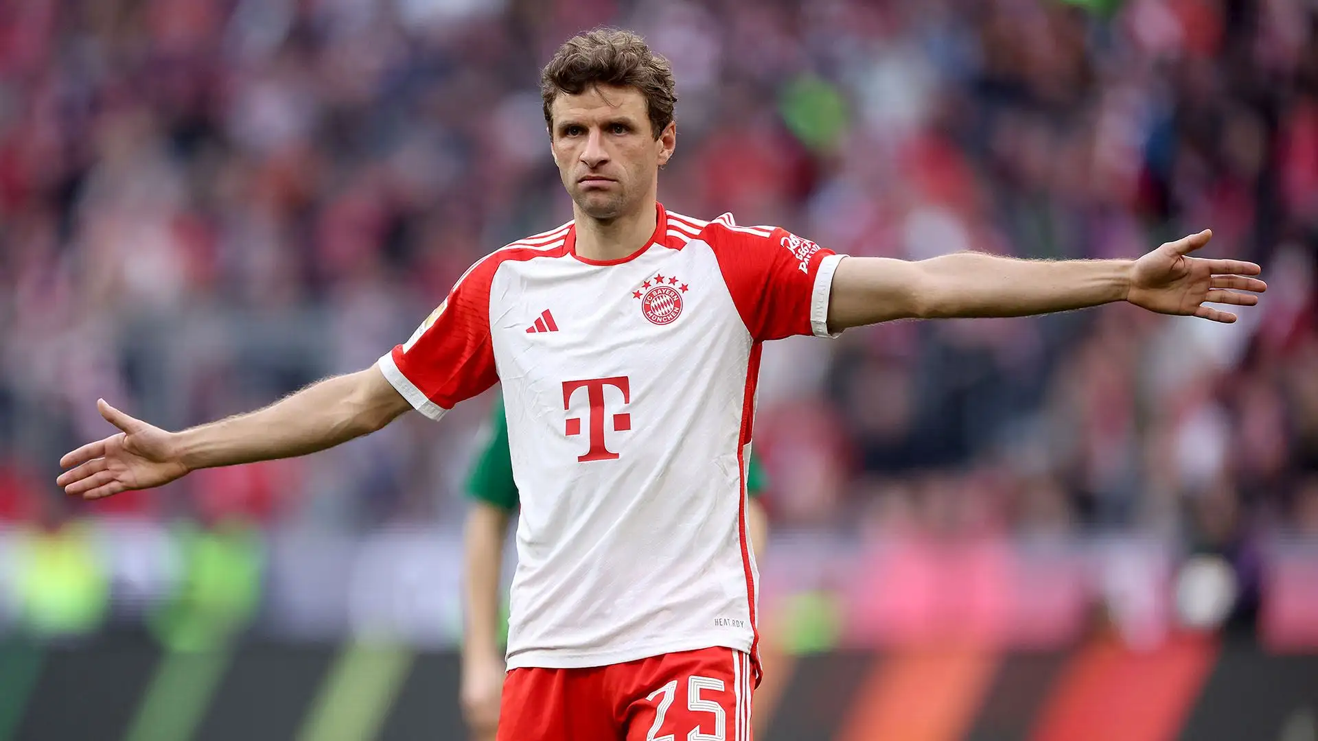 3- Inaugura il podio Thomas Müller con 20.5 milioni di euro a stagione
