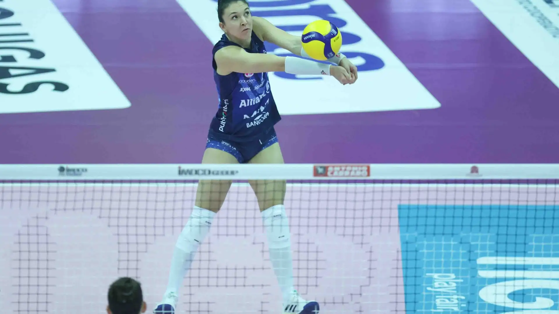 La stagione 2019/2020 è passata all’ASPTT Mulhouse, portandosi a casa lo Scudetto e la Coppa di Francia nella stagione 2020/2021, quando è stata inoltre eletta MVP in entrambe le competizioni. 