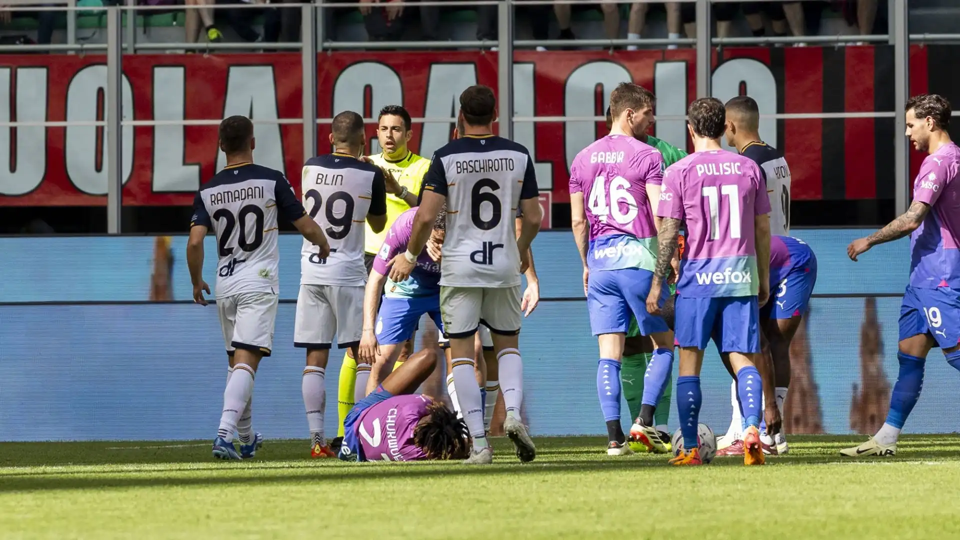 Quinta vittoria consecutiva in campionato per il Milan di Pioli, ma il Lecce esce dal campo di San Siro molto polemico
