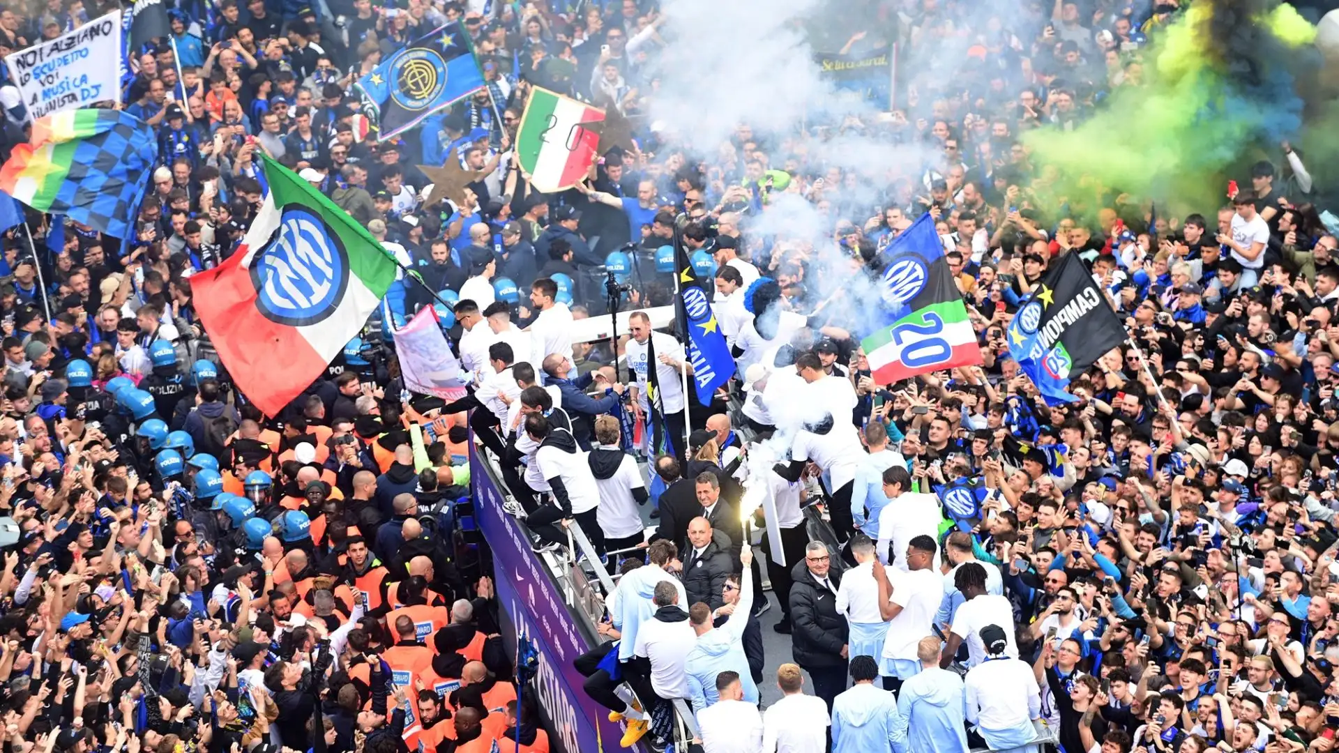 Oltre 100mila tifosi nerazzurri sono accorsi a celebrare la seconda stella