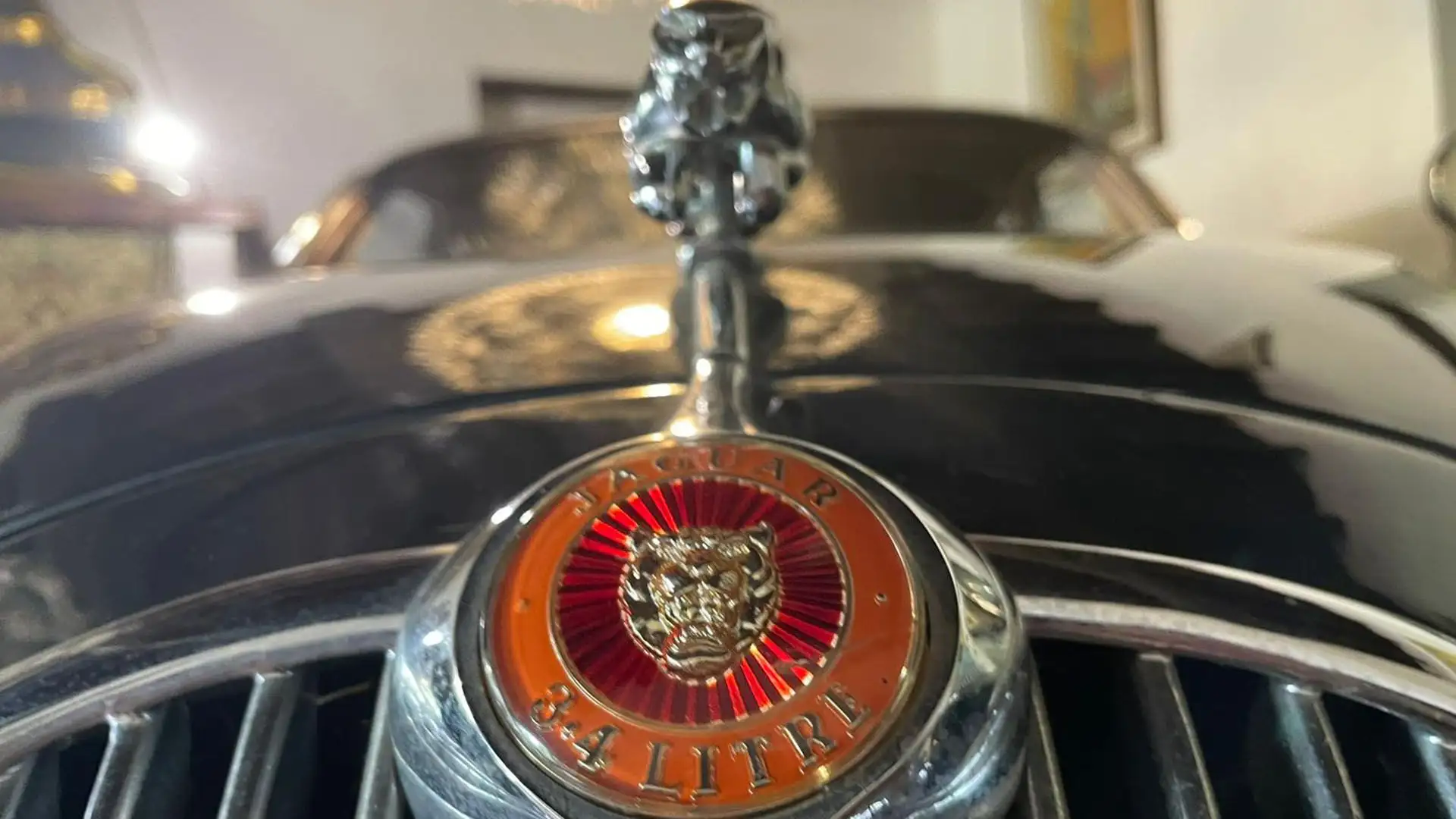 Si tratta della mitica Jaguar Mk2 