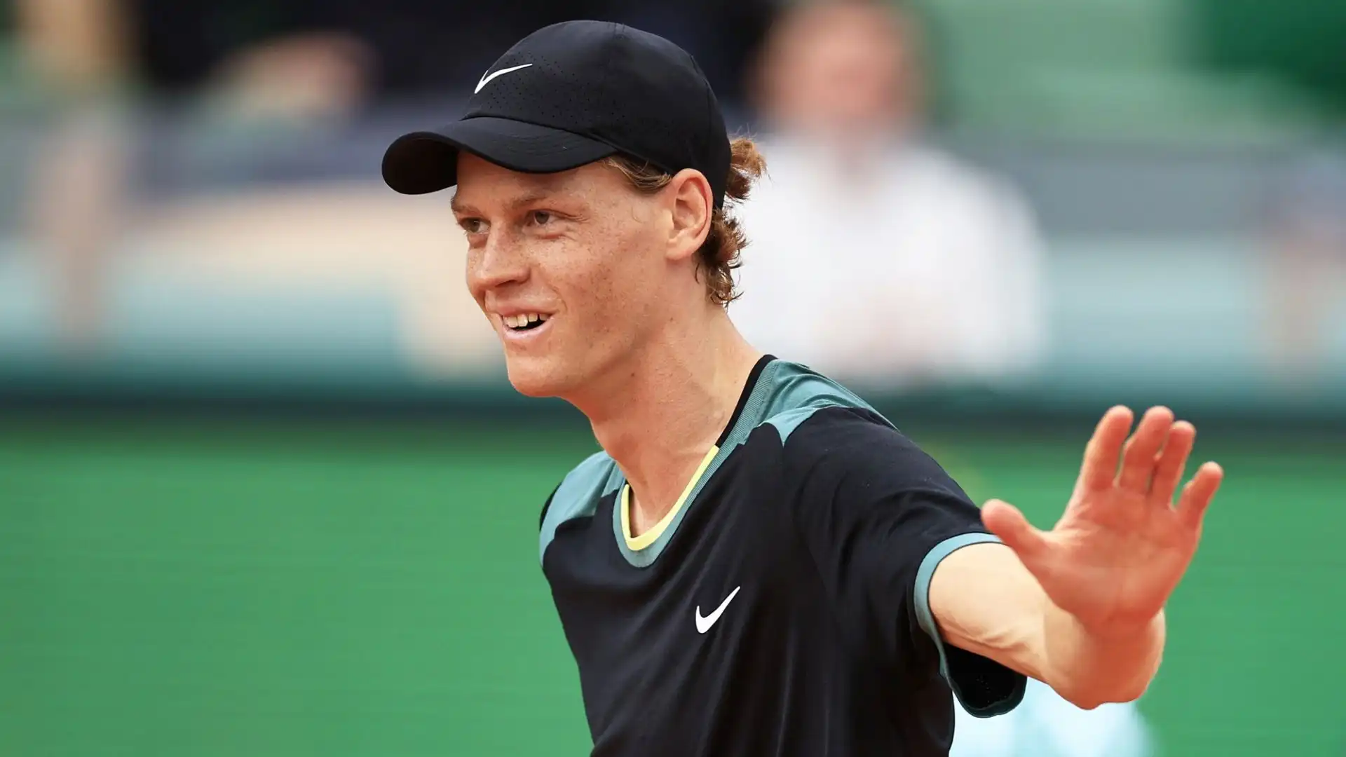 Jannik Sinner ha cominciato da padrone il torneo di Monte Carlo