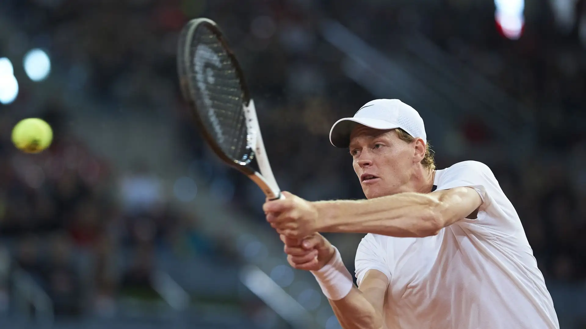 Il tennista altoatesino ha liquidato l'amico Lorenzo Sonego in due set per 6-0, 6-3