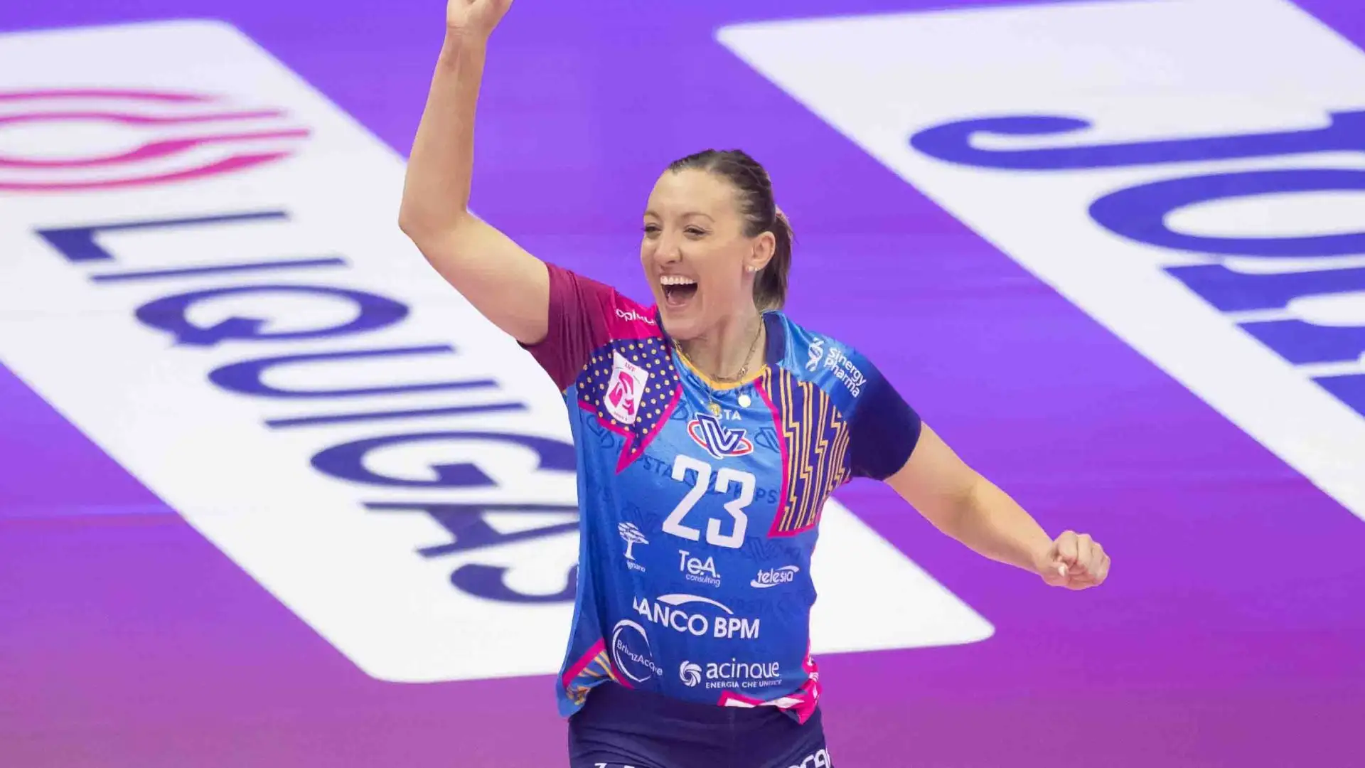 La sua seconda avventura con la maglia della Vero Volley si era conclusa in finale scudetto.