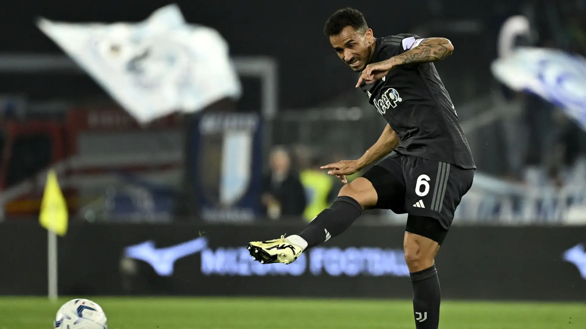 Con il passare degli anni è diventato una colonna della difesa della Juventus, soprattutto con Allegri