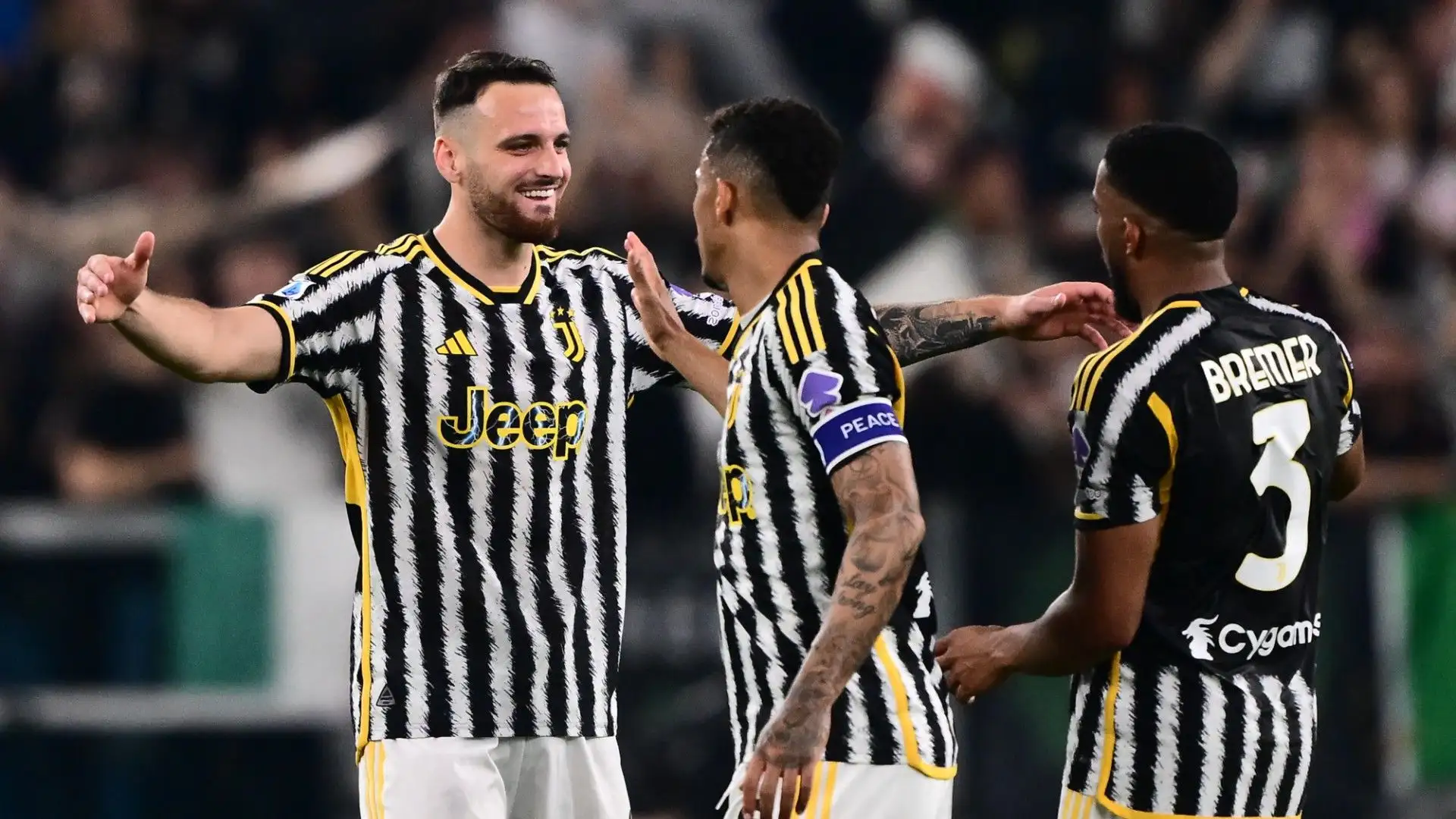 Gatti 7,5: ennesimo gol decisivo per il difensore-bomber. È bravissimo a ribattere in rete il palo di Bremer e dietro dà sicurezza
