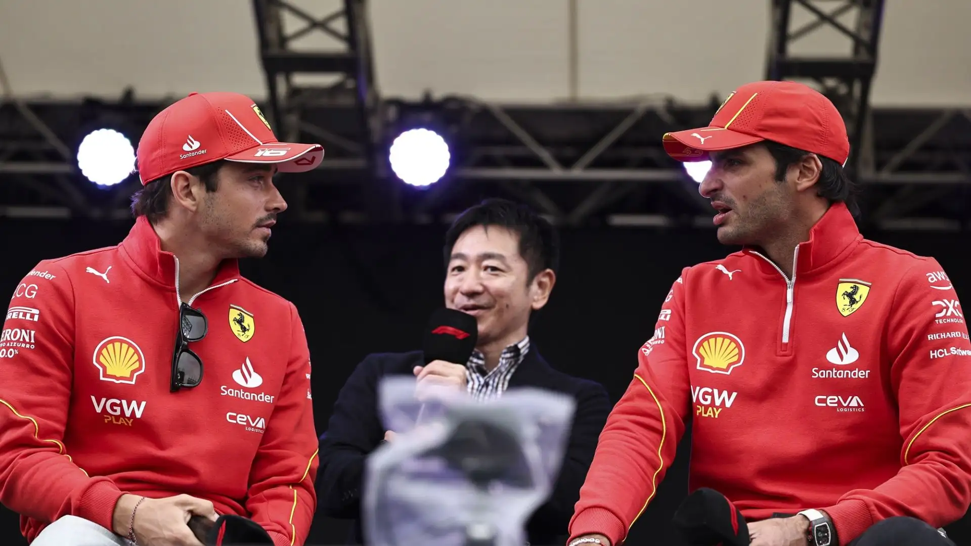 Sainz lo ha superato a pochi giri dalla conclusione, garantendosi il terzo posto e una nuova vittoria contro il compagno di squadra