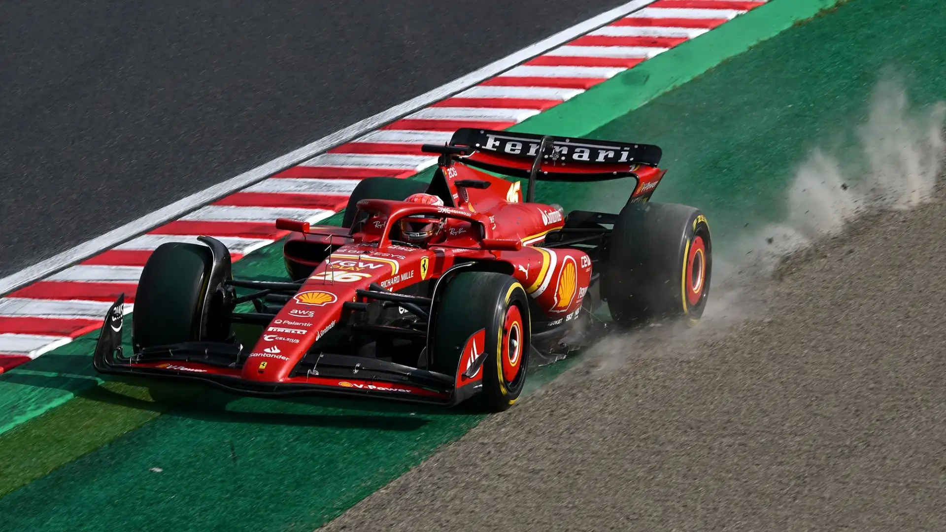 Leclerc anche nel dopo gara non ha nascosto la sua stizza per il podio sfumato dopo il sorpasso del compagno
