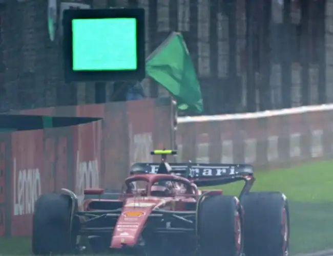 Max Verstappen si prende anche la pole, Ferrari da dimenticare