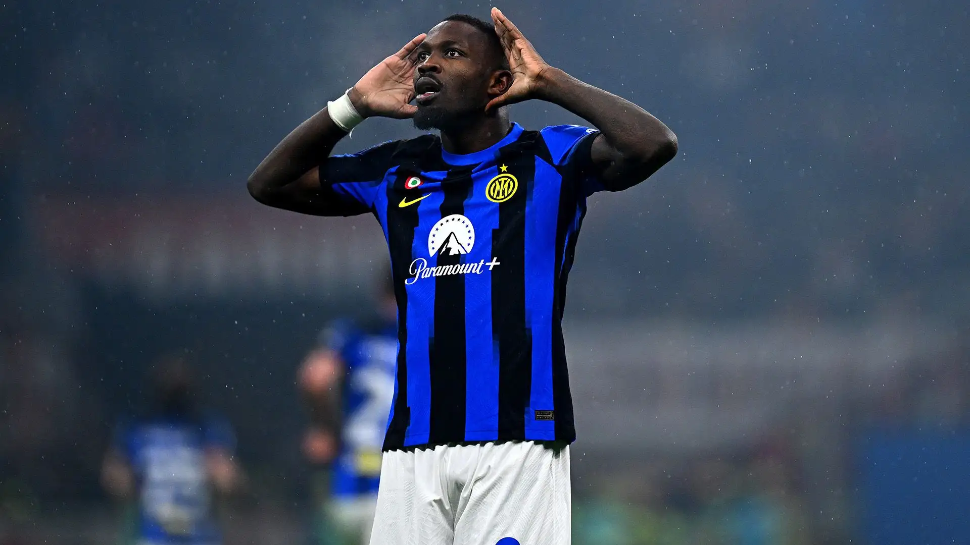 Poi si è rivolto verso il pubblico nerazzurro