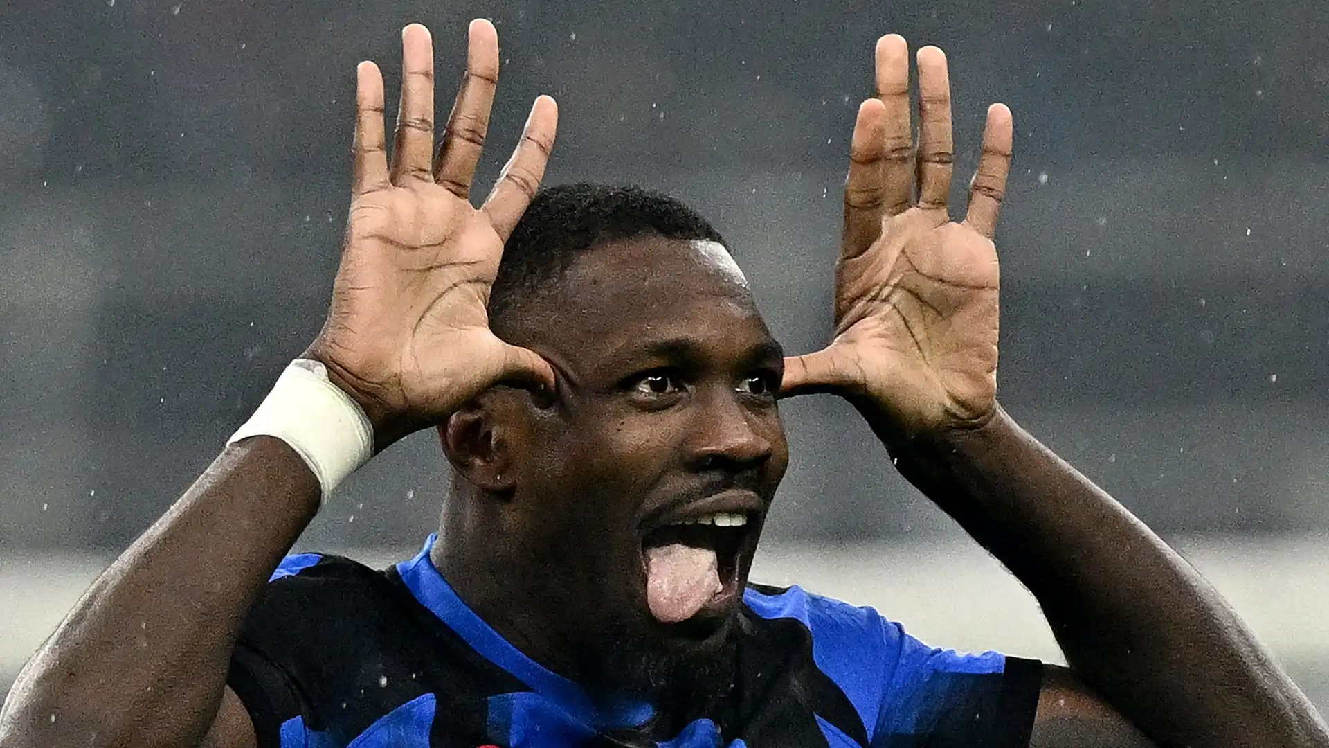Marcus Thuram manda in delirio i tifosi dell'Inter nel derby