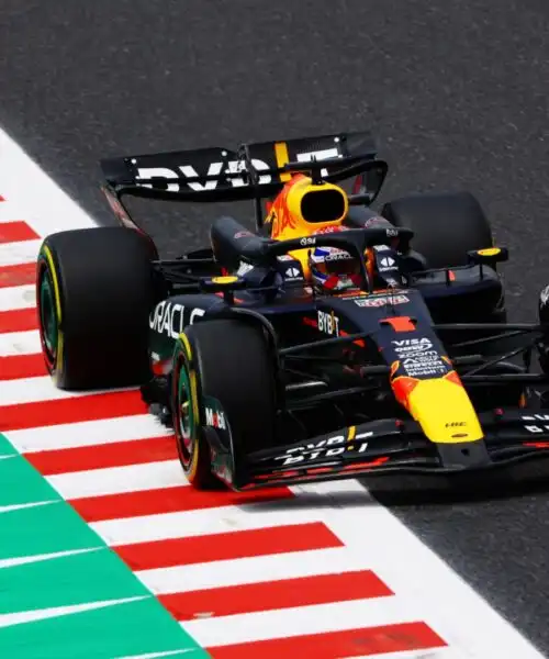 F1 Giappone: Max Verstappen in pole, Carlos Sainz in seconda fila. Sabato-no per Charles Leclerc