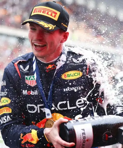 Max Verstappen vince tutto: un pilota si annoia. Le foto