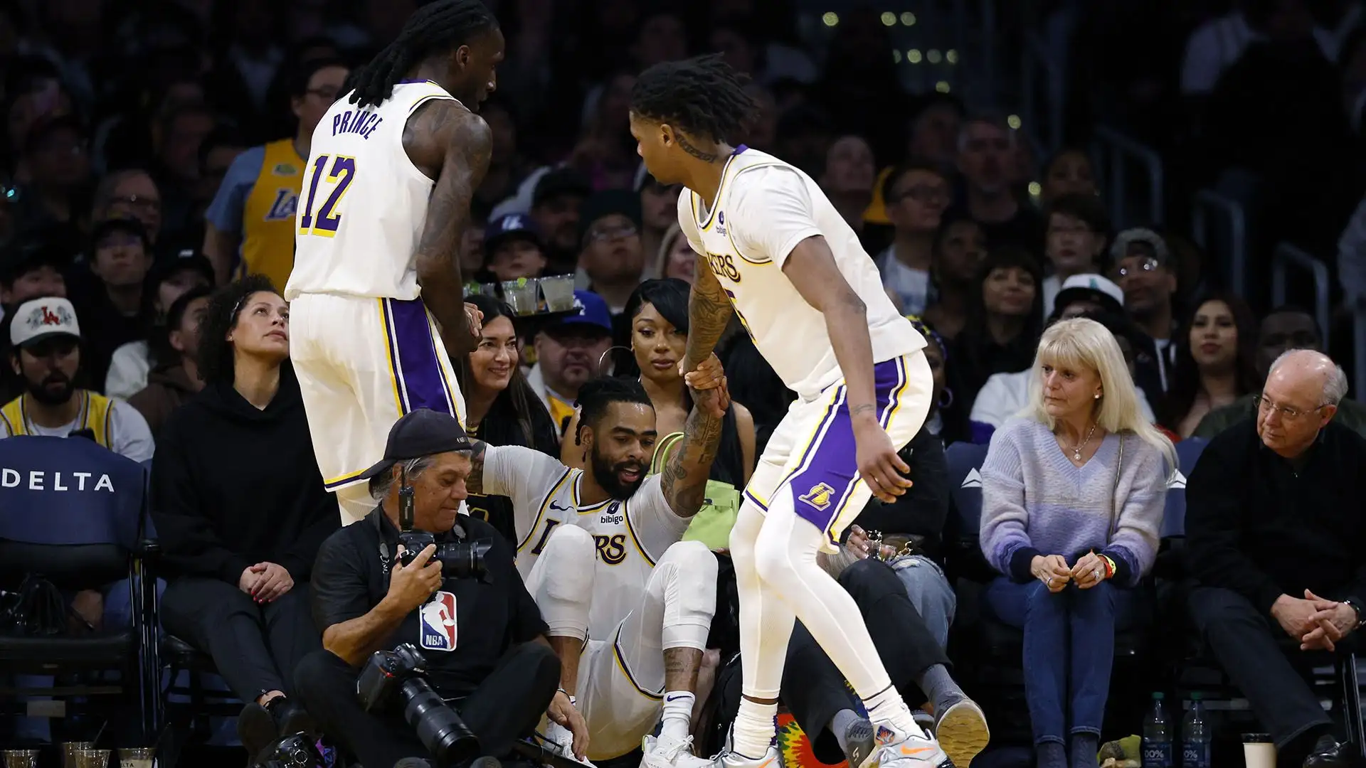 D'Angelo Russell è caduto durante un'azione di gioco