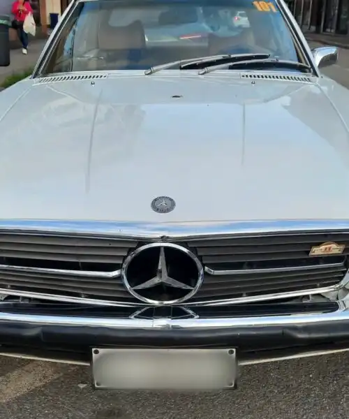 Lusso su ruote: le foto di una bellissima Mercedes-Benz SL (R107)