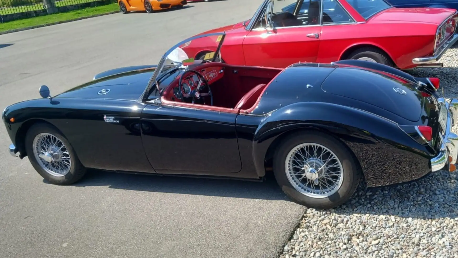 Ancora oggi, la MG A è amata dagli appassionati di auto d'epoca per il suo fascino senza tempo
