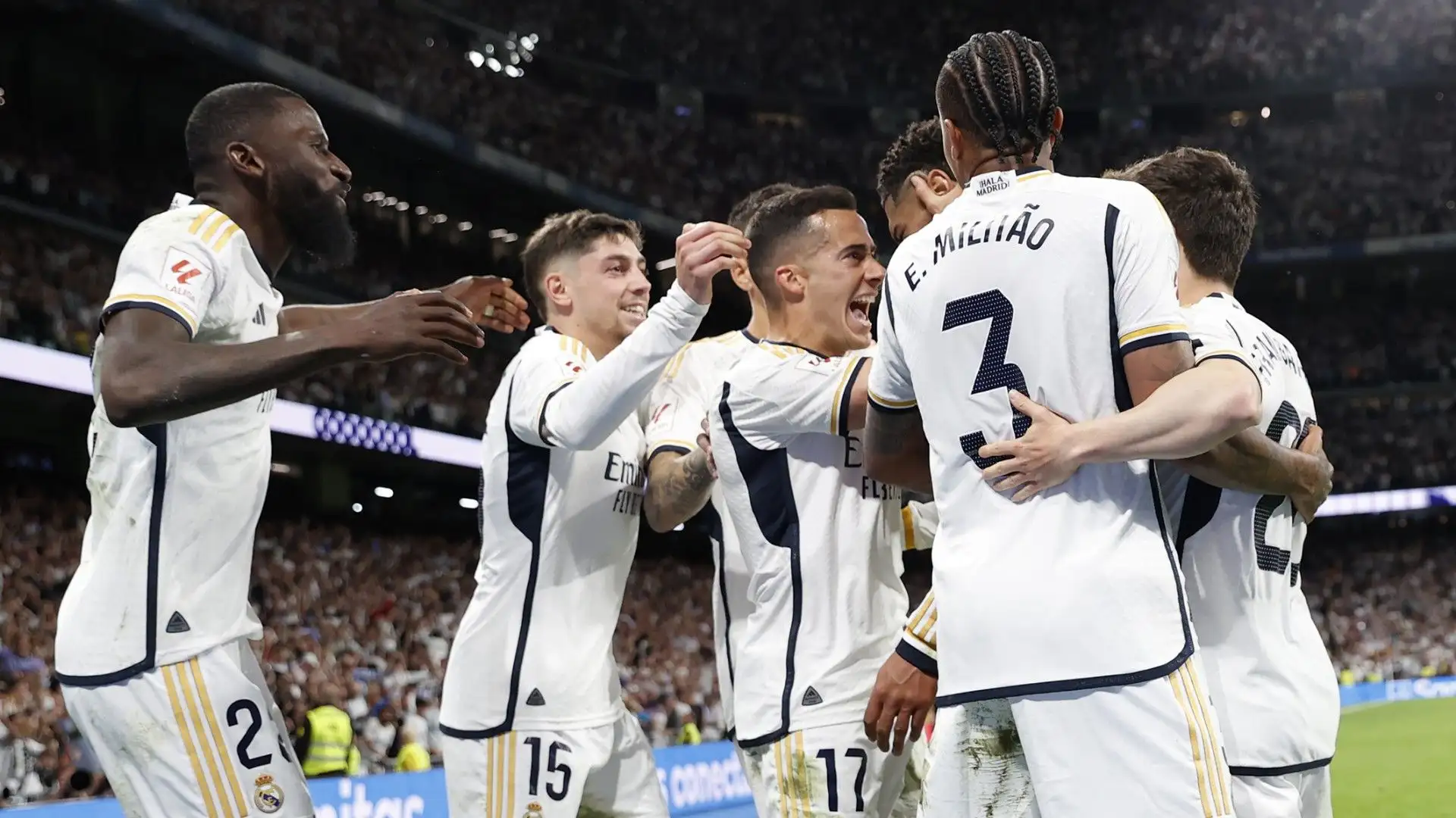 3- I campionissimi del Real Madrid valgono 1,04 miliardi di euro
