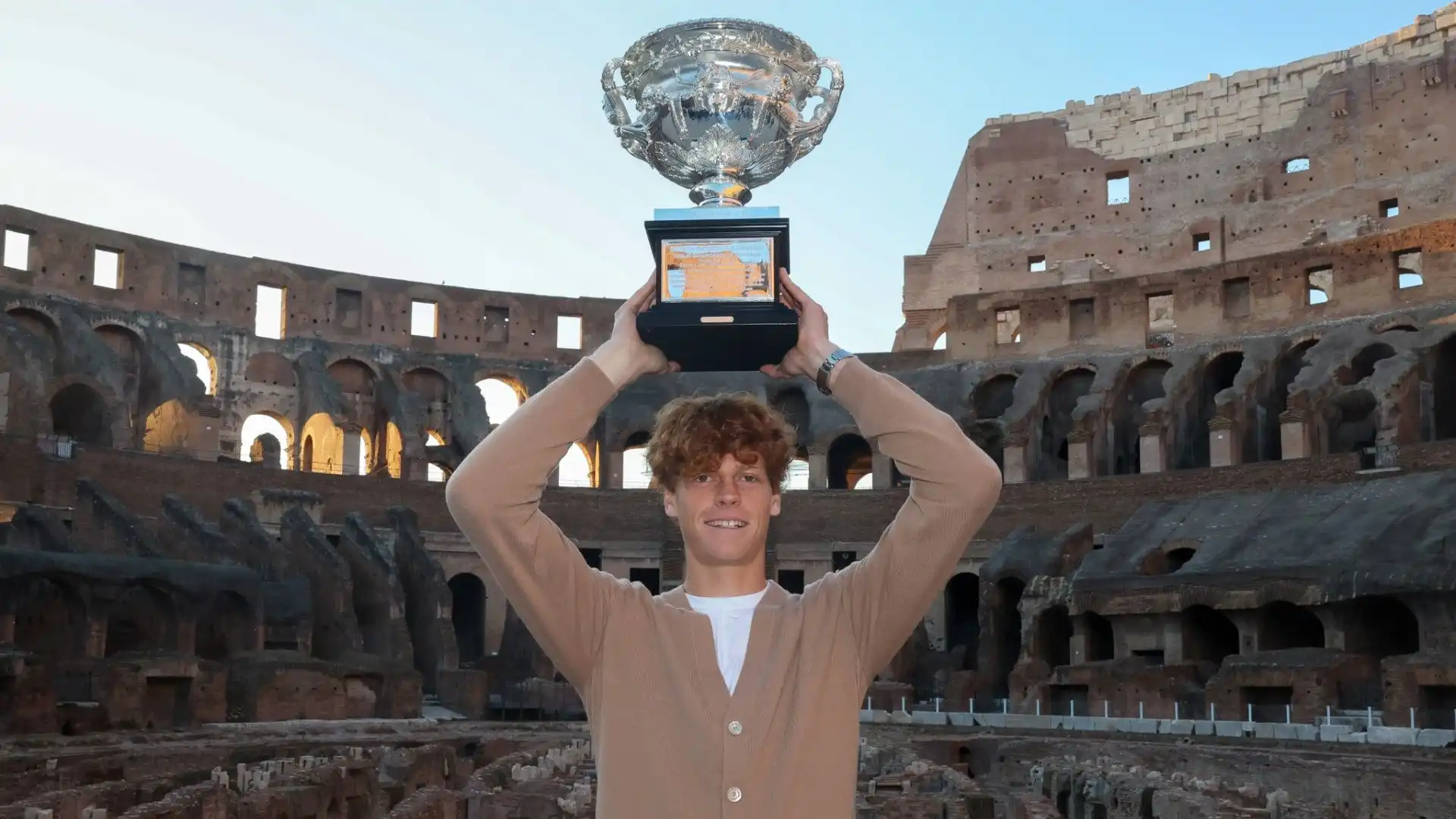 C'è anche Jannik Sinner tra gli italiani che puntano a una medaglia d'oro a Parigi 2024. Foto Sposito FITP