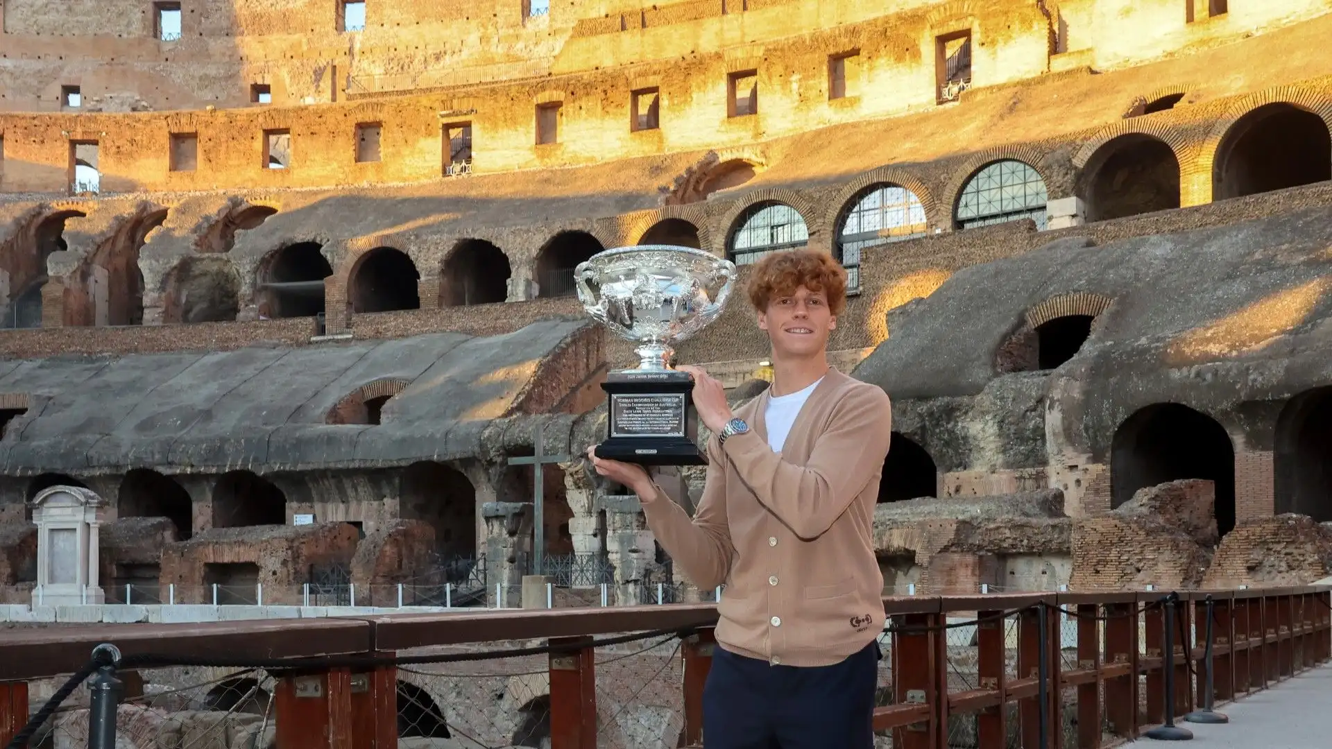 A Parigi potrebbe essere battuto anche questo record, con Sinner che in caso di doppio oro intascherebbe 360.000 euro (non pochi neanche per un paperone del tennis come lui).