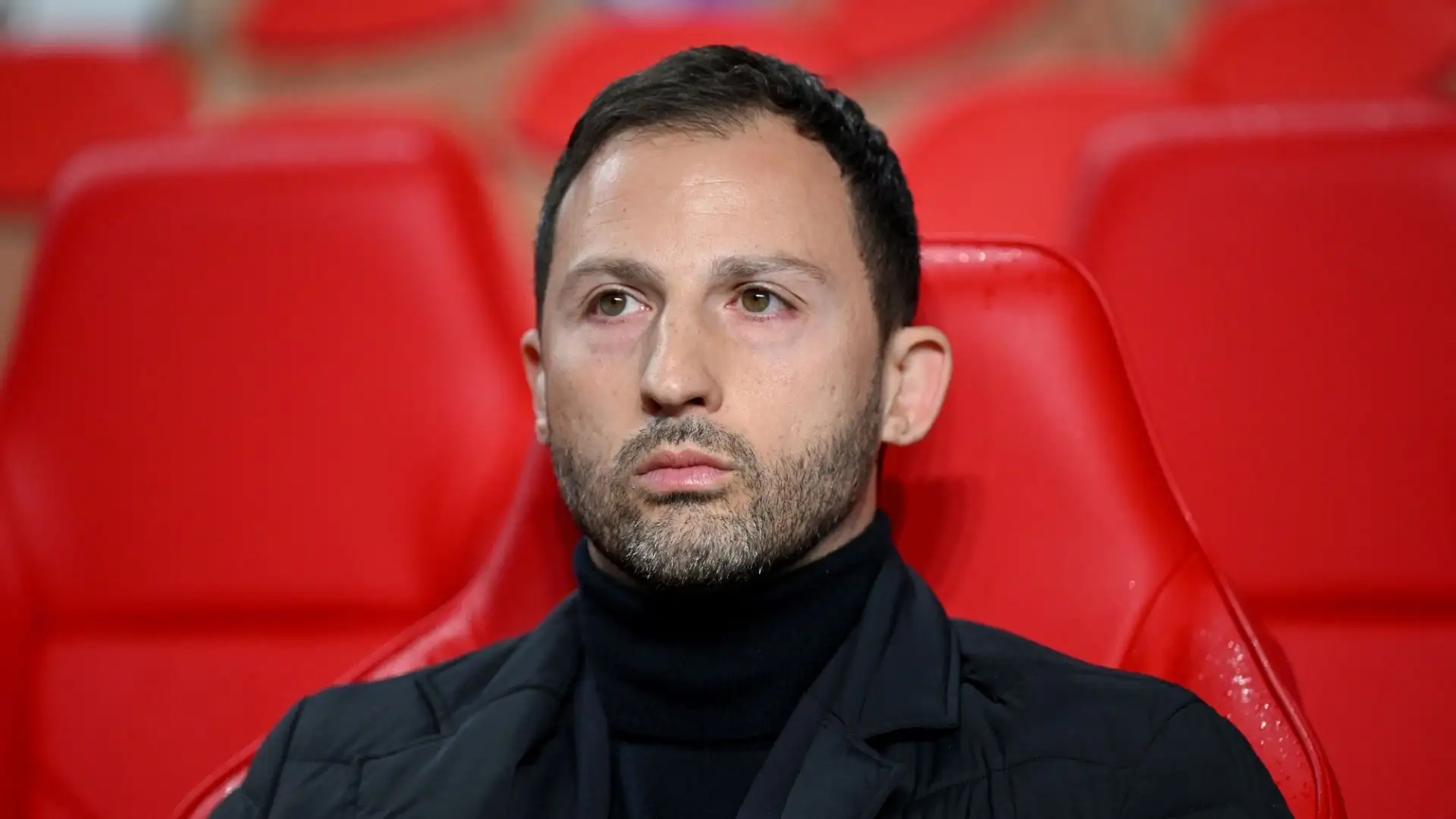 L'inserimento dell'allenatore 38enne italiano con cittadinanza tedesca nella lista dei candidati ha incontrato la freddezza del tifo rossonero