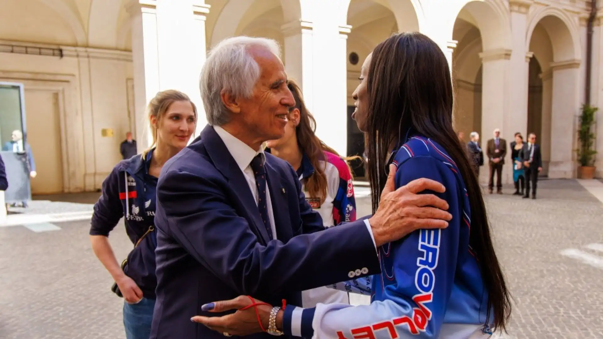 Presenti anche il Ministro per lo Sport e i Giovani Andrea Abodi, il Presidente del Coni Giovanni Malagò, il Presidente della FIPAV Giuseppe Manfredi e il Presidente della Lega Pallavolo Serie A Femminile Mauro Fabris.