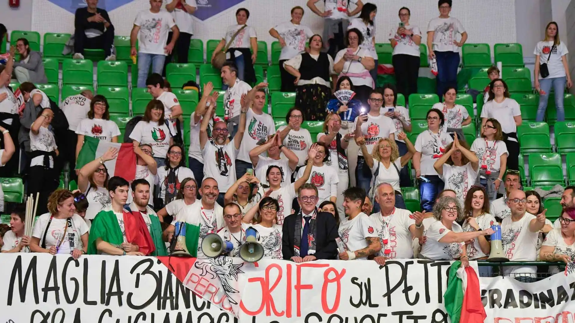 Tutta la gioia dei SirManiaci, i tifosi di Perugia.