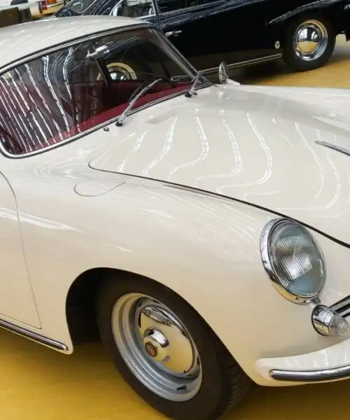 Le ammalianti foto di una magnifica Porsche 356C del 1962