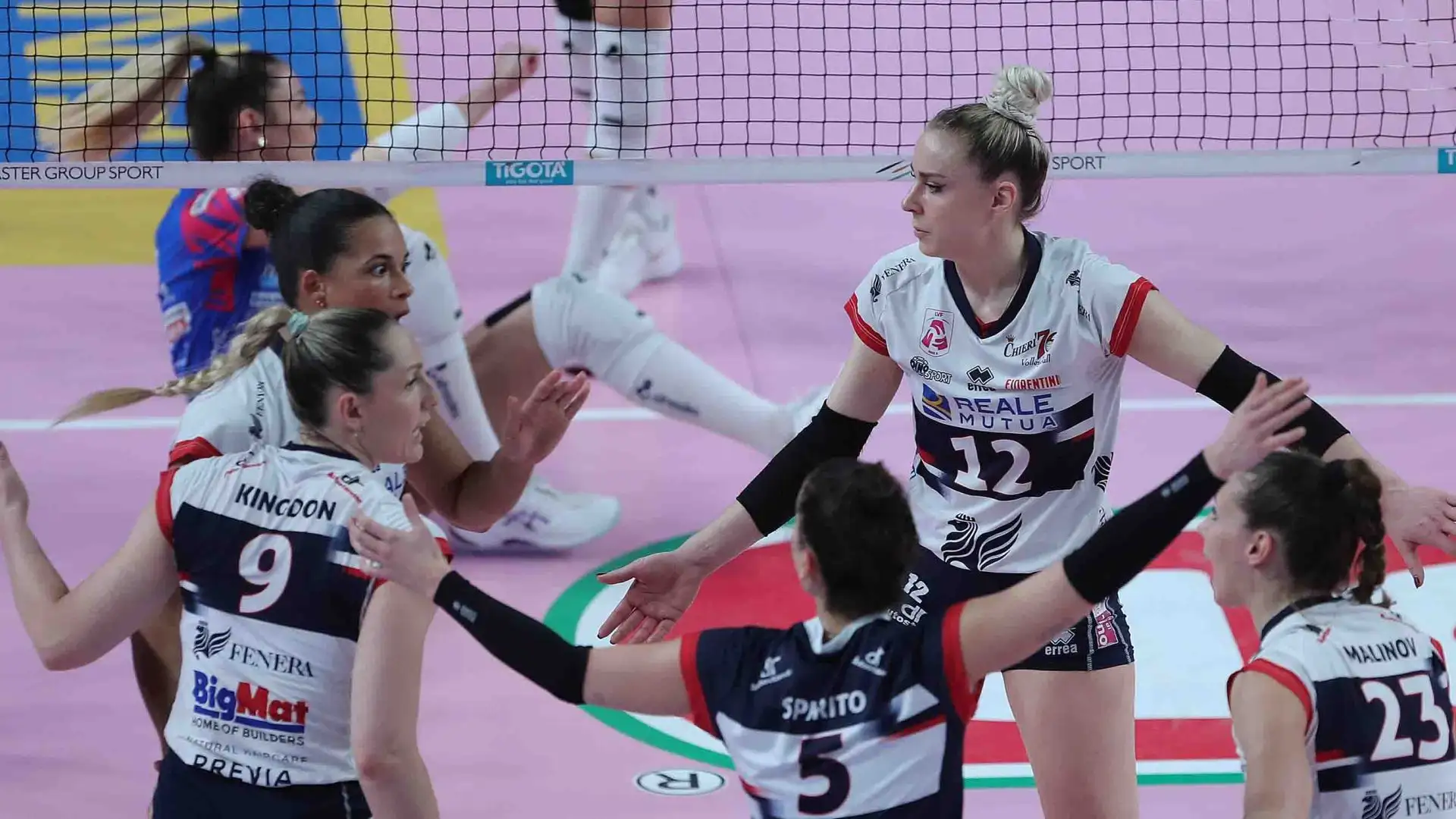 Niente da fare per Chieri, che dopo aver vinto la Cev Cup è stata eliminata.